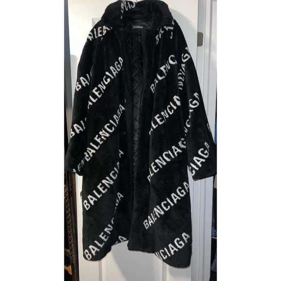 Balenciaga Logo-Print Fur Coat - Picture 3 of 8